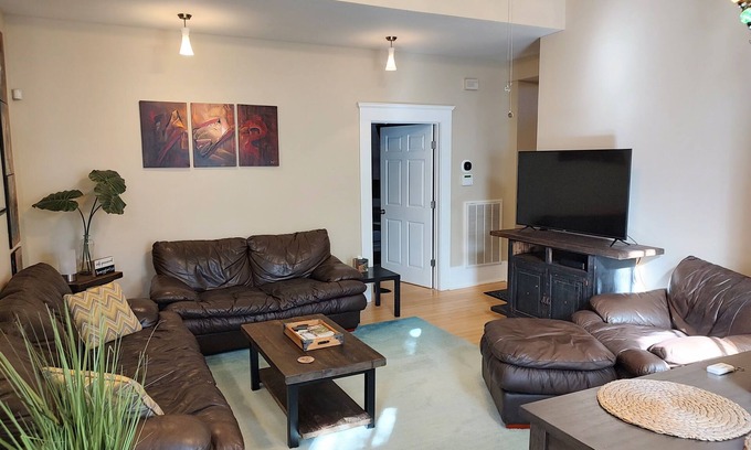 Metropolitan Condo | Cornerstone West: Cozy 2bdrm/1 bath Condo in the Starland Area of Savannah