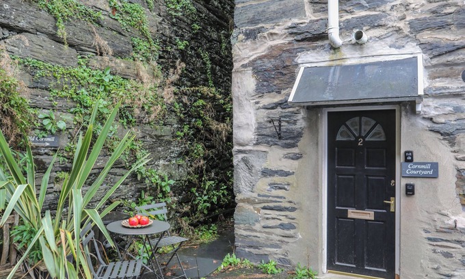 Borth-y-Gest Cottage | CORNHILL COURTYARD, pet friendly in Porthmadog