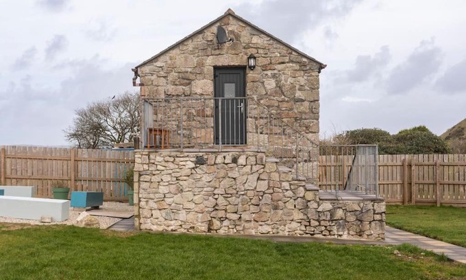 Stenalees House | Cornwall - Unique two storey barn