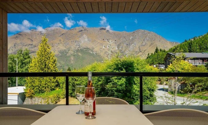 Arthur's Point Apartment | Coronet Bliss at La Residence du Parc