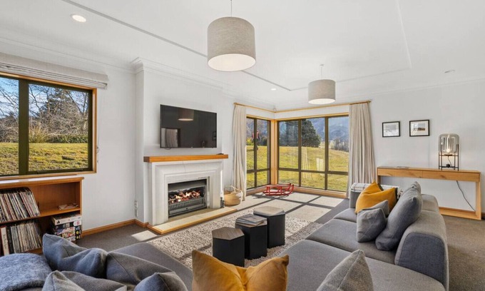 Speargrass Flat House | Coronet View Residence