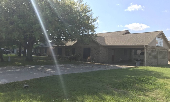 Matagorda Cabin | Corporate/Family/Large Group Fishing and Hunting Lodge near the beach!