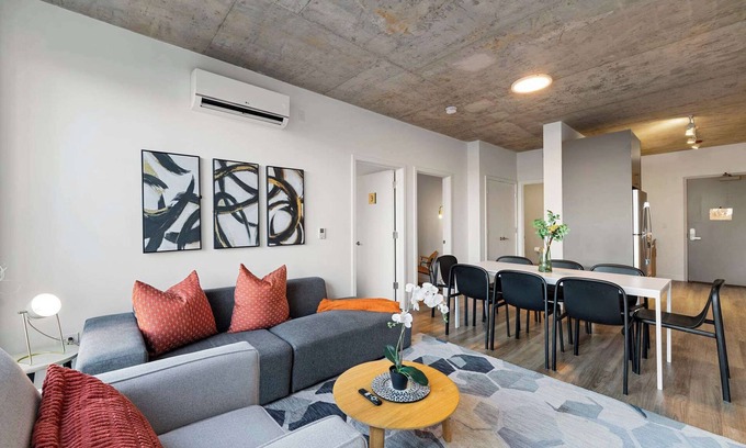River North Hotel | Corporate-Friendly 4BR Stylish & Central