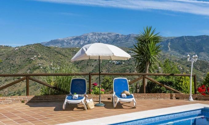 Sayalonga Villa | Cortijo La Rijana Sayalonga by Ruralidays