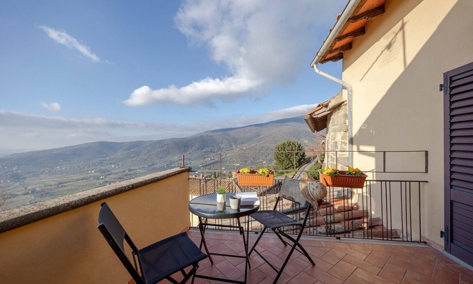 Cortona Old Town Apartment | Cortona Skyline Retreat