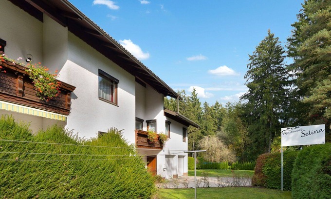 Unterburg am Klopeiner See Apartment | Cosy apartment for 4 people with WIFI, TV, balcony and parking