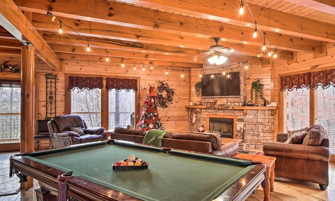 Cosby Cabin | Cosby Cabin w/Hot Tub ~ 18 Mi to Gatlinburg!