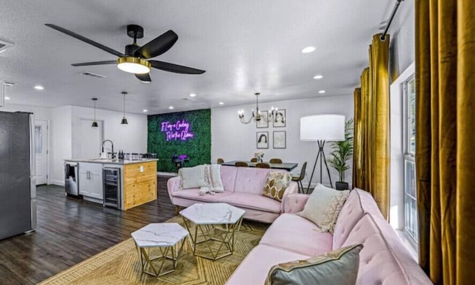 Fort Worth House | Cosmic Cowgirl 3 minutes from the Stockyards!n