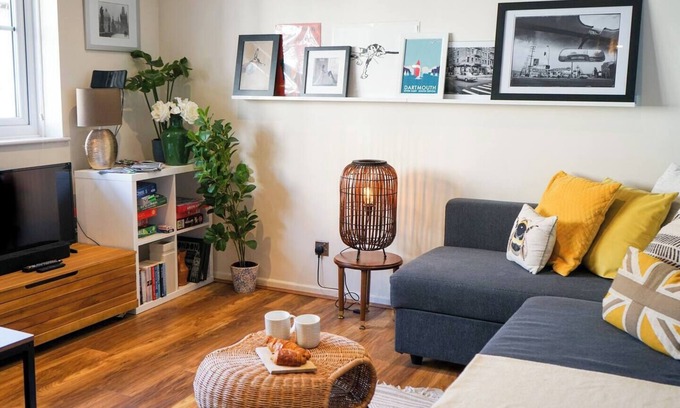 Totnes Apartment | Cosmopolitan Totnes - A Charming Couple’s Retreat
