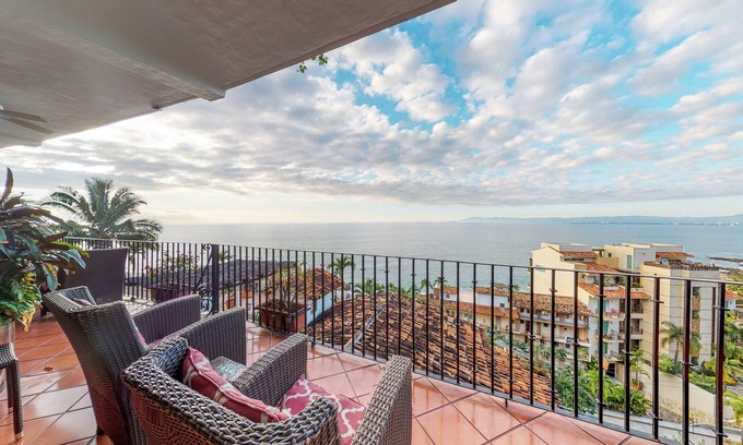 Conchas Chinas Condo | Costa de Oro - Casa Conchas Chinas 2BD Condo for rent in Conchas Chinas, Puerto vallarta