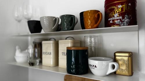 Kilgetty House | Cosy 1 Bed Cottage, Log Burner