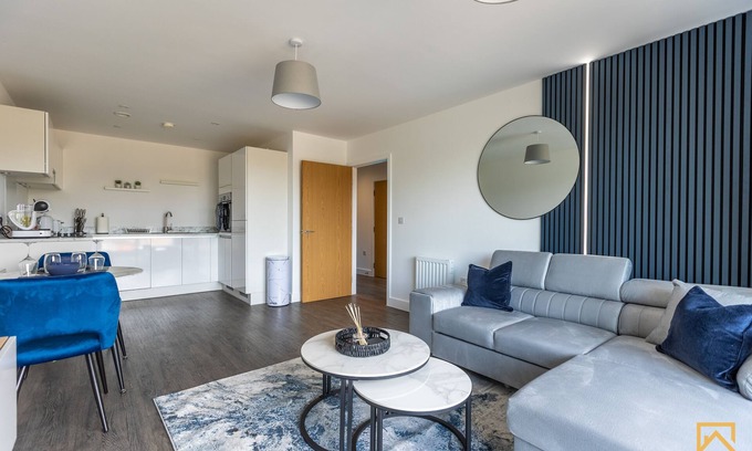 Milton Keynes Apartment | Cosy 1 bed near peaceful canal