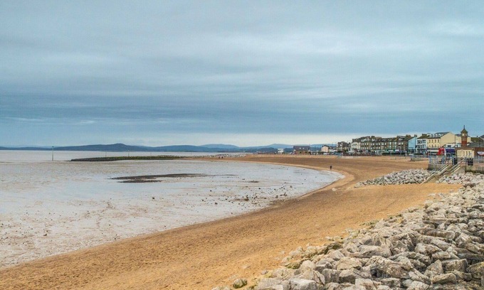 Slyne Apartment | Cosy 2-bed Apartment Near the Beach in Morecambe
