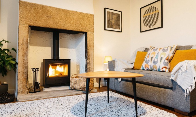 Hope Valley Cottage | Cosy 2 bed cottage nestled in the village of Bradwell, close to the Hope Valley