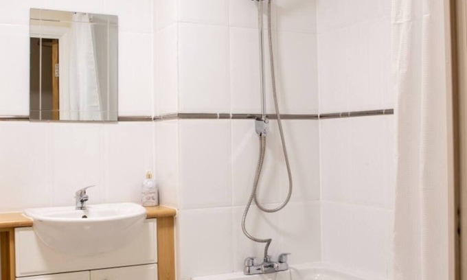 Basingstoke Apartment | Cosy 2 bed flat near train station Basingstoke!