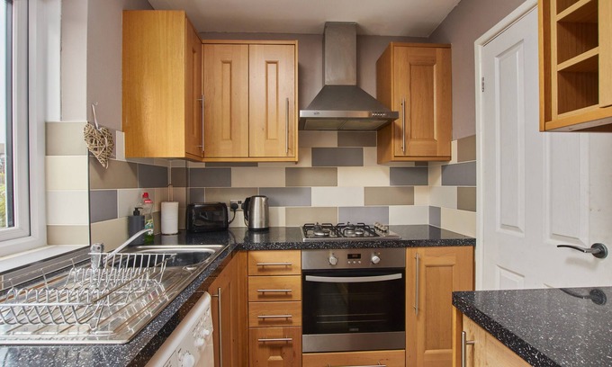 Seaton Delaval Apartment | Cosy 2 bedroom flat, with parking & garden