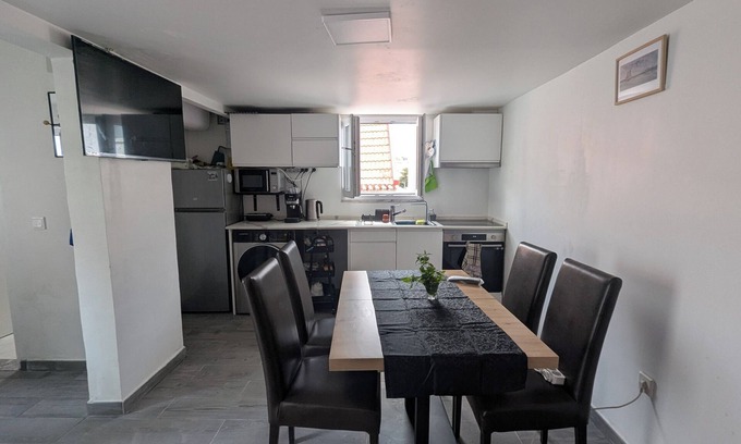 Estoril Villa | Cosy 2-bedroom villa with patio and barbecue