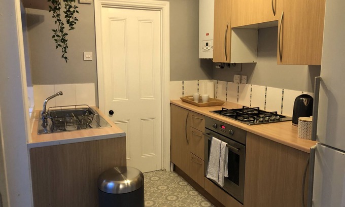 Gosforth Apartment | Cosy 2 Double Bed Flat with Great Links in Lovely Area