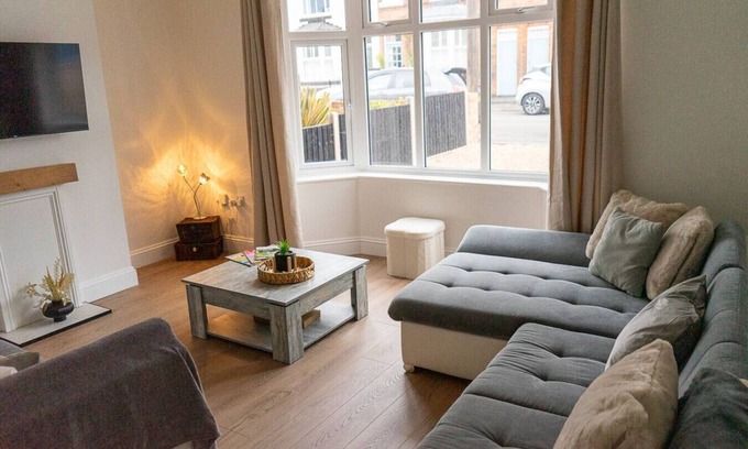 Wigston House | Cosy 2BR House | Space Centre | Free Parking