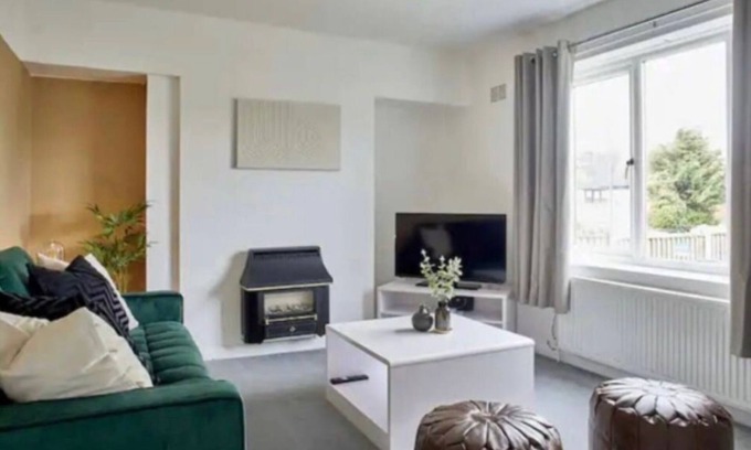 Newark upon Trent House | Cosy 3Br House with Fireplace & Private Garden