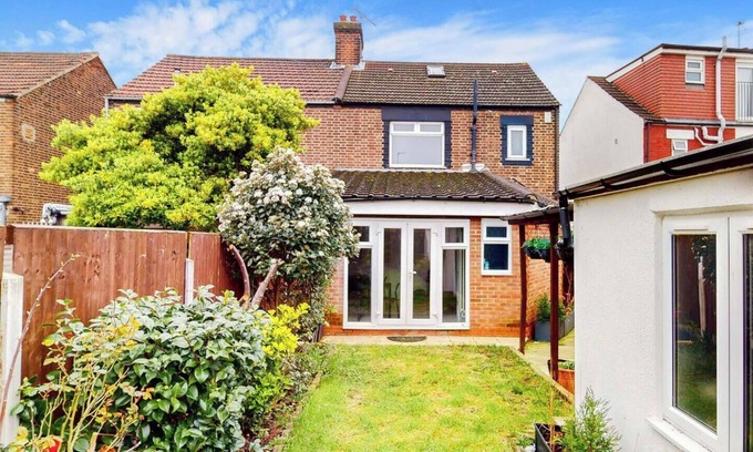 East Ham South House | Cosy 5 Bed 2 Bath Home | Near Central London