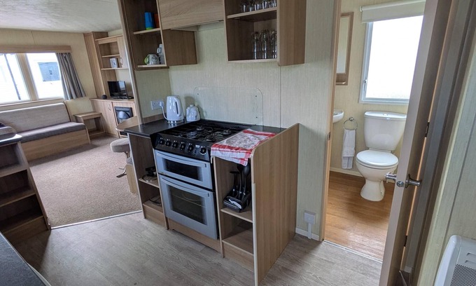 Towyn House | Cosy 8 berth caravan at Ty Mawr Holiday Park, North Wales ref 86008D