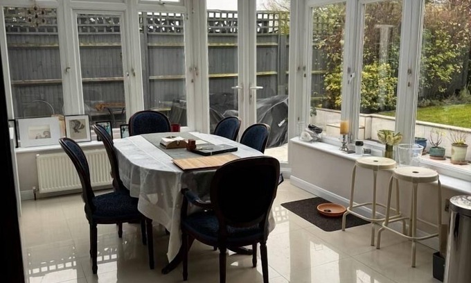 Canons House | Cosy and lovely 4-Bed House in Stanmore