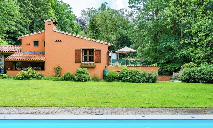 Tessenderlo House | Cosy and snug holiday home with joint swimming pool