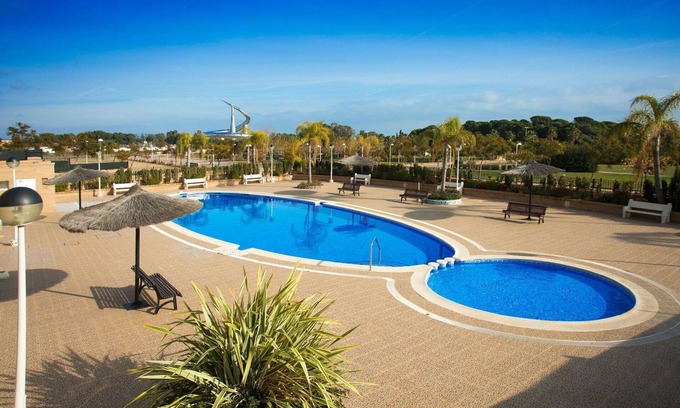 Cabanes Apartment | Cosy apartment for 6 people with pool, A/C, WIFI, TV, terrace, pets allowed and panoramic view