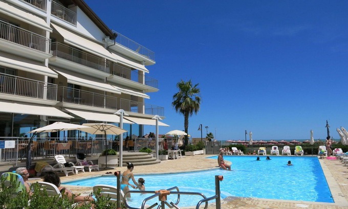 Roseto degli Abruzzi Apartment | Cosy apartment for 4 guests with A/C, pool, internet, TV, terrace, pets allowed and parking