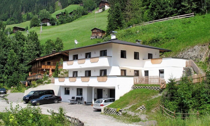 Ramsau im Zillertal Apartment | Cosy apartment for 14 people with WIFI, TV, terrace and parking