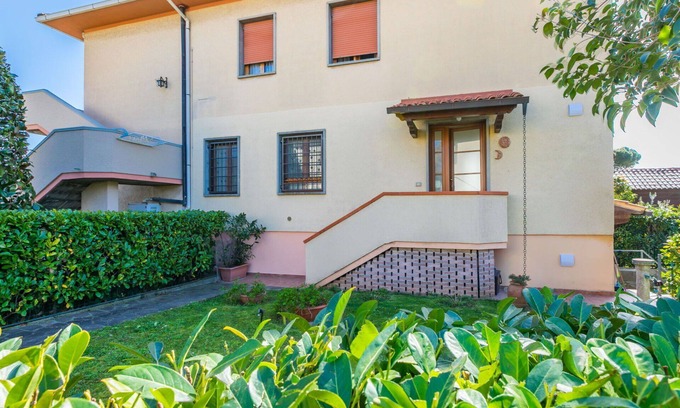 Rosignano Solvay Apartment | Cosy apartment for 4 guests with A/C, WIFI, TV and patio