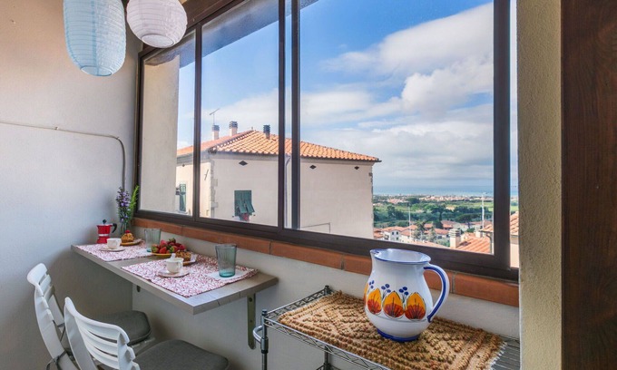 Rosignano Marittimo Apartment | Cosy apartment for 4 people with WIFI, balcony and pets allowed