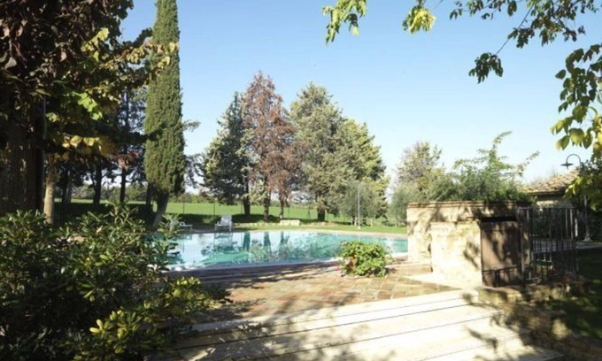 Colle di Val d'Elsa House | Cosy apartment in villa for 4 guests with pool, TV, patio, pets allowed and parking