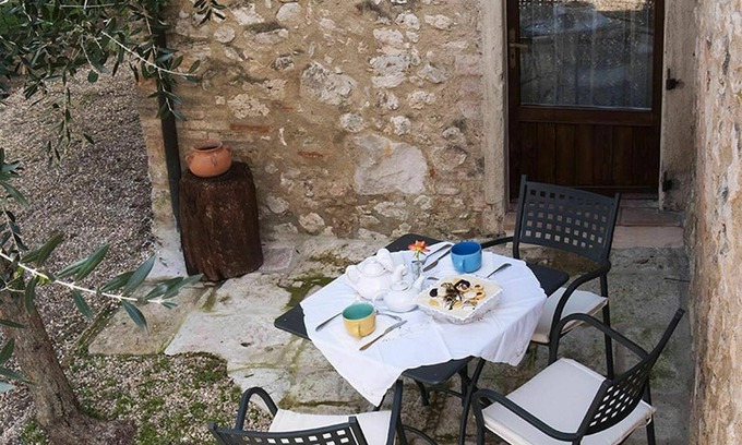 Colle di Val d'Elsa Villa | Cosy apartment in villa with A/C, pool, WIFI, TV, patio and panoramic view, close to San Gimignano
