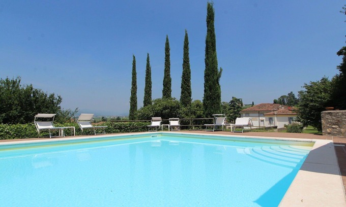 Colognola ai Colli Apartment | Cosy apartment for 8 guests with pool, WIFI, A/C and TV, close to Verona