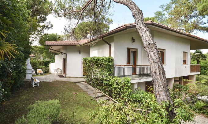 Lignano Riviera Apartment | Cosy apartment for 7 guests with A/C, TV, terrace and pets allowed