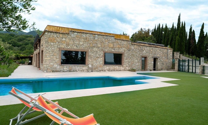 Villa Santa Maria Apartment | Cosy apartment for 4 people with WIFI, pool, A/C, TV, balcony and pets allowed