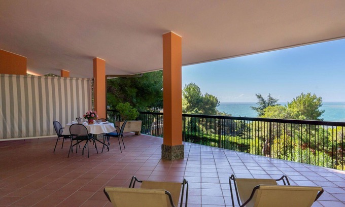 Andora Villa | Cosy apartment in villa for 6 people with WIFI, TV, terrace, pets allowed and parking