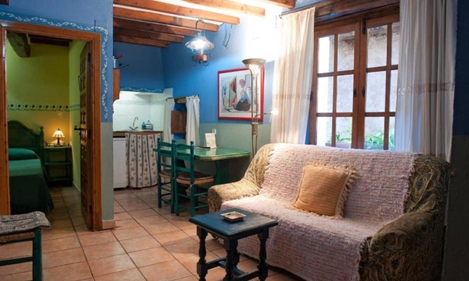 Robledillo de Gata Apartment | Cosy Apartment in Robledillo de Gata - 45 sqm - Fireplace