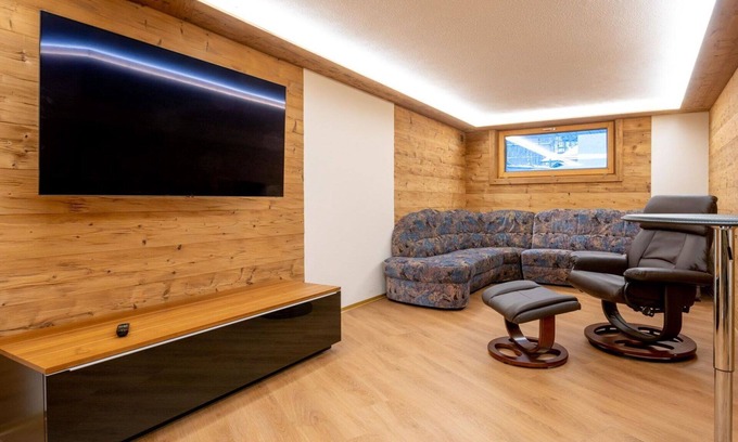 Saas Almagell Apartment | Cosy apartment for 4 people with WIFI, hot tub, TV and balcony
