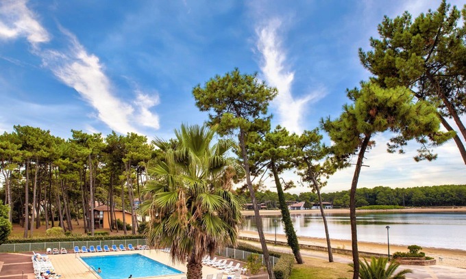 Soustons Apartment | Cosy apartment for 4 guests with pool, WIFI, TV, terrace and pets allowed