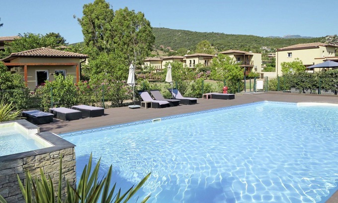 Favone Apartment | Cosy apartment for 4 people with A/C, pool, WIFI, TV, terrace and pets allowed