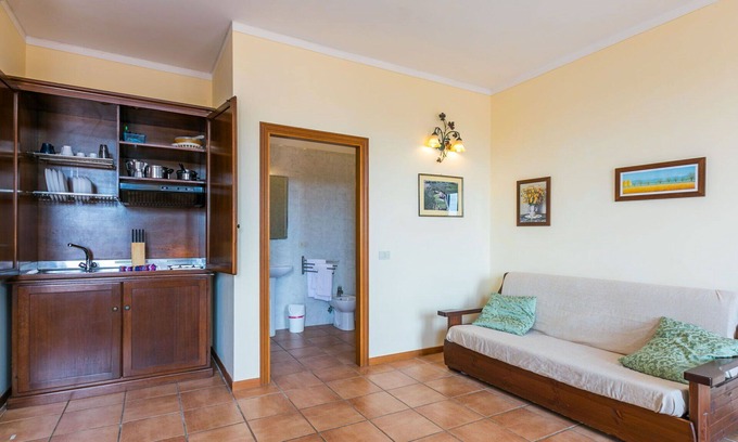 Cerreto Guidi Apartment | Cosy apartment for 2 people with A/C, pool, WIFI, TV, pets allowed and parking