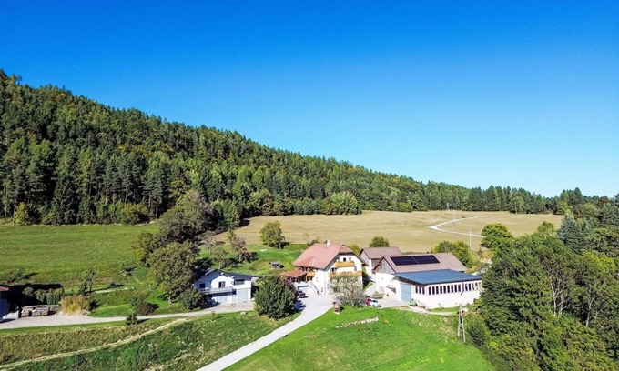 Ludmannsdorf Apartment | Cosy apartment for 5 people with WIFI, TV, balcony and pets allowed