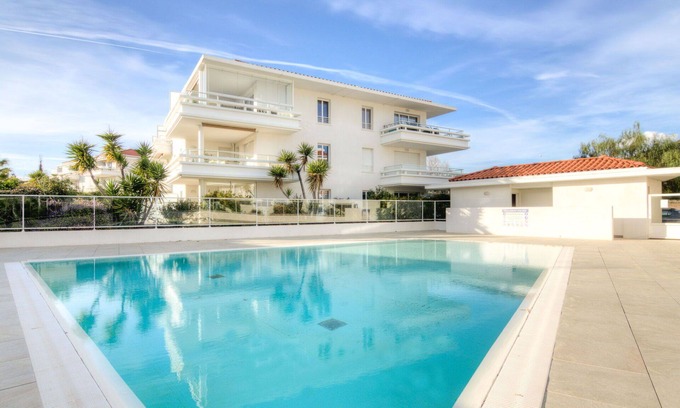 Carqueiranne Apartment | Cosy apartment for 2 guests with A/C, pool, WIFI, TV, terrace and parking