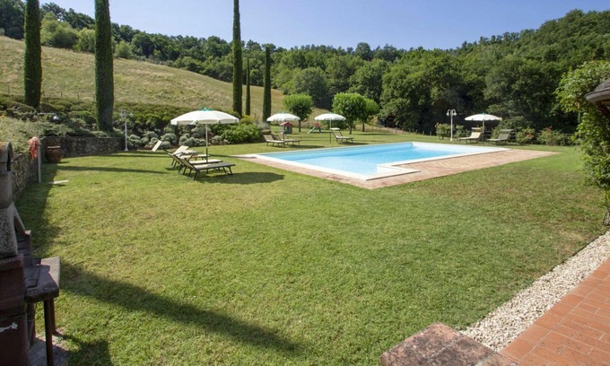 San Giovanni Valdarno Apartment | Cosy apartment for 6 guests with pool, WIFI, TV, terrace, pets allowed and parking