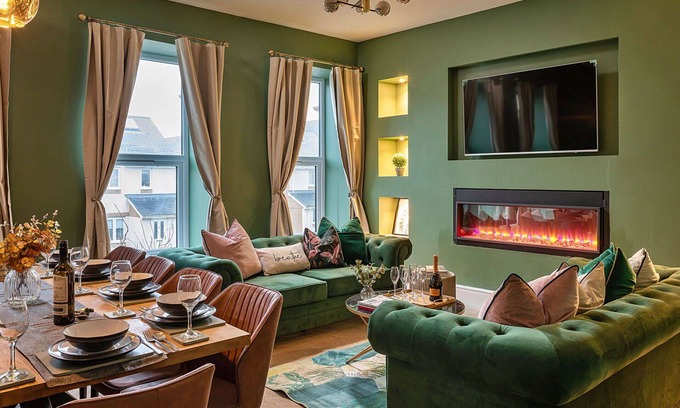 Rhyd-y-clafdy Apartment | Cosy apartment for 11 guests with hot tub, WIFI, terrace and pets allowed