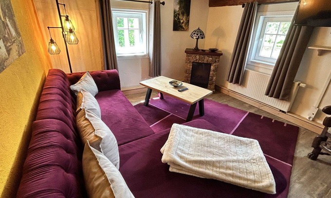 Grossschoenau Apartment | Cosy apartment for 12 people with hot tub, WIFI, TV, patio, pets allowed and parking