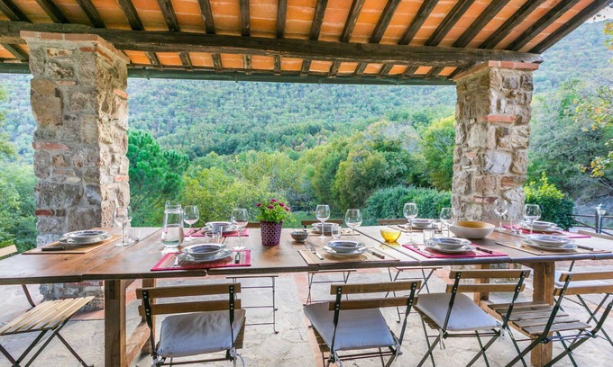 Montieri Apartment | Cosy apartment for 13 people with WIFI, TV, patio and pets allowed